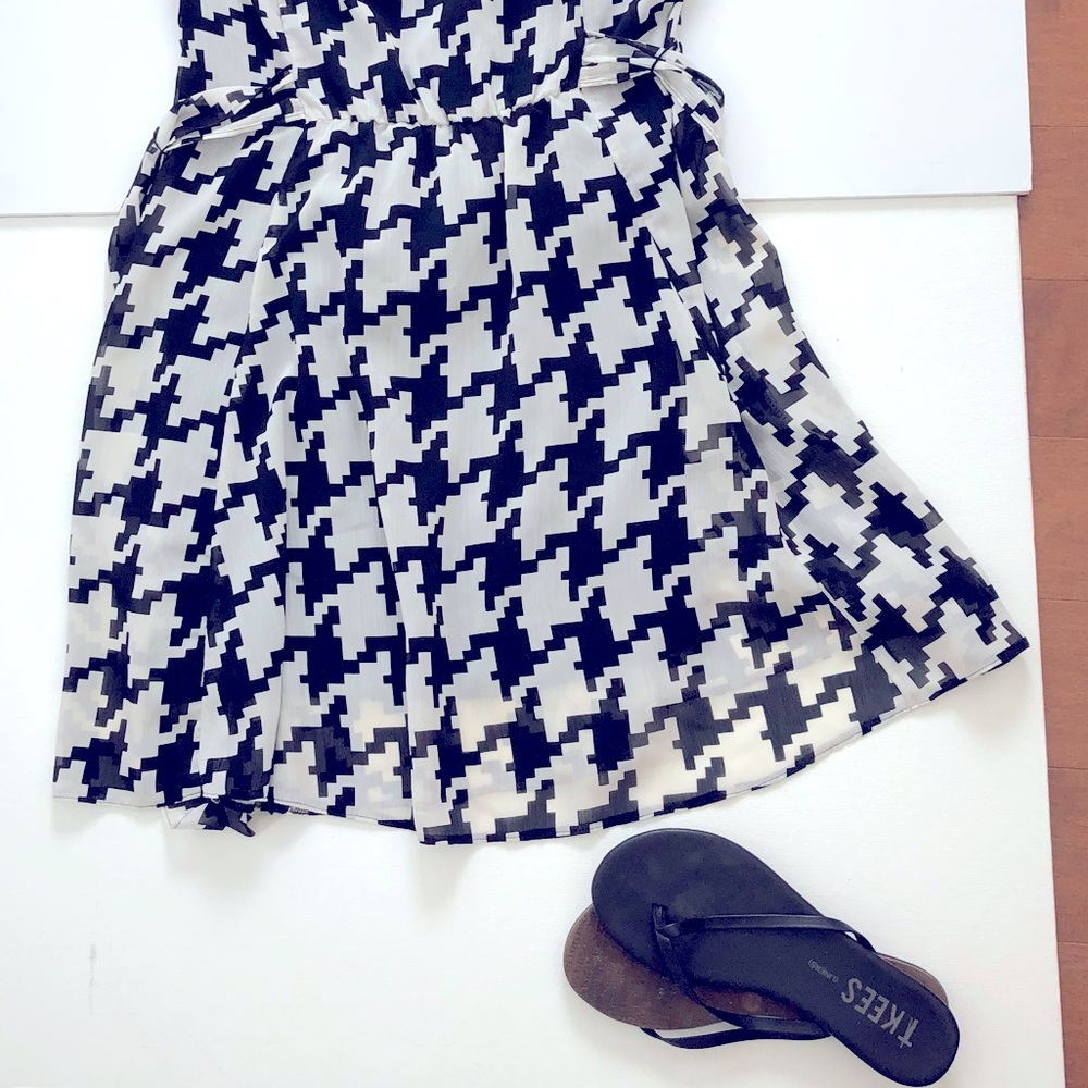 TKEES flip flops size 7